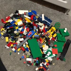 LEGOS (#10). MUST BUNDLE. (Max of 4 Lego Sets )
